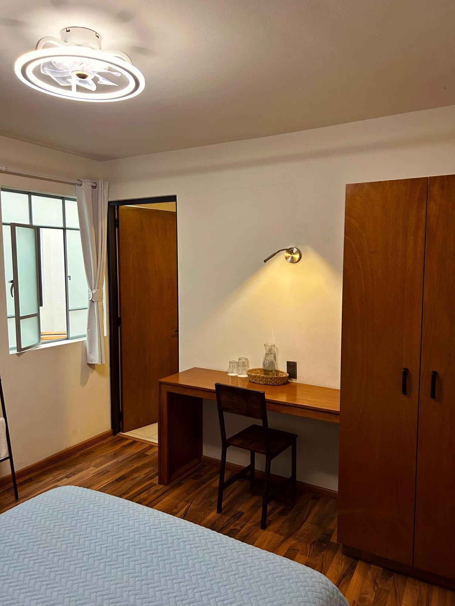 El Salto De Camela Hostal Uruapan  エクステリア 写真