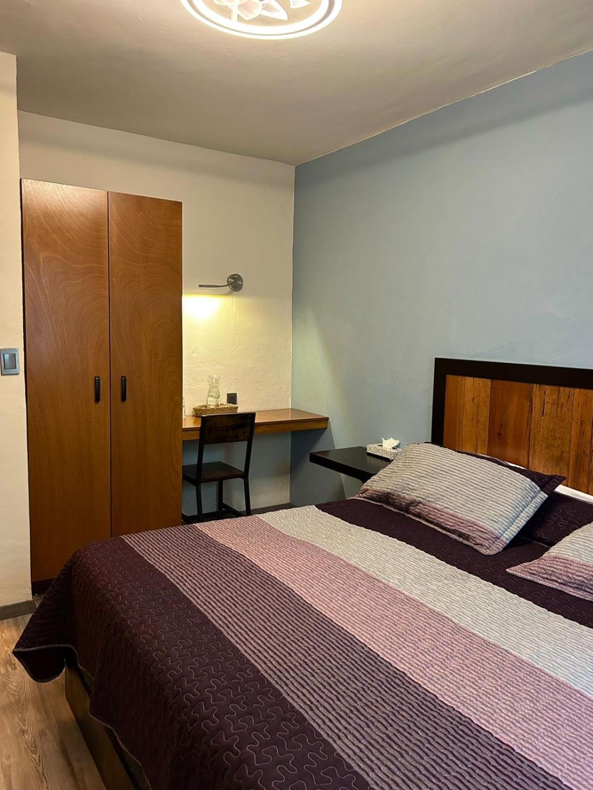 El Salto De Camela Hostal Uruapan  エクステリア 写真