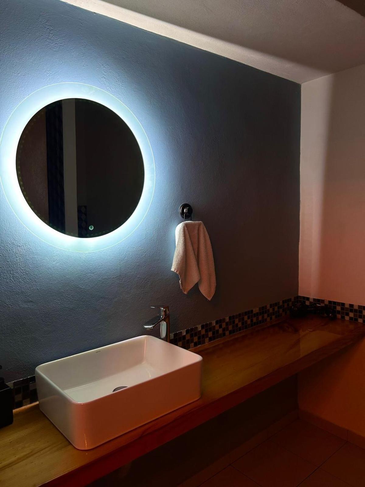 El Salto De Camela Hostal Uruapan  エクステリア 写真